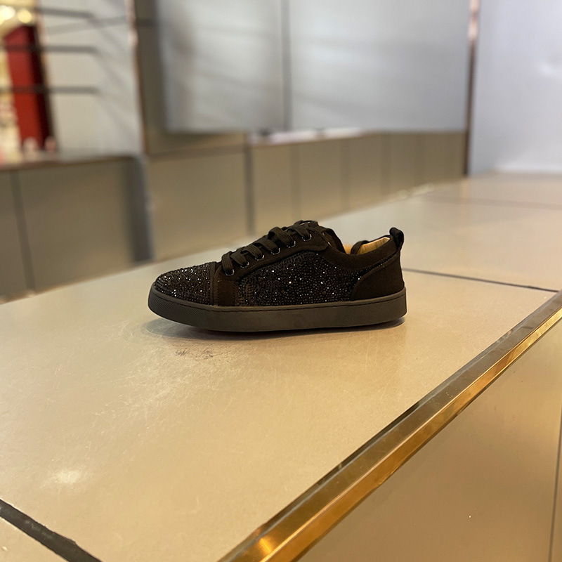 2026 Pre-Autumn New Low-Top Diamond-Encrusted Simple Lightweight Board Shoes Soft Sole Versatile Korean Street Retro Fashion Shoes