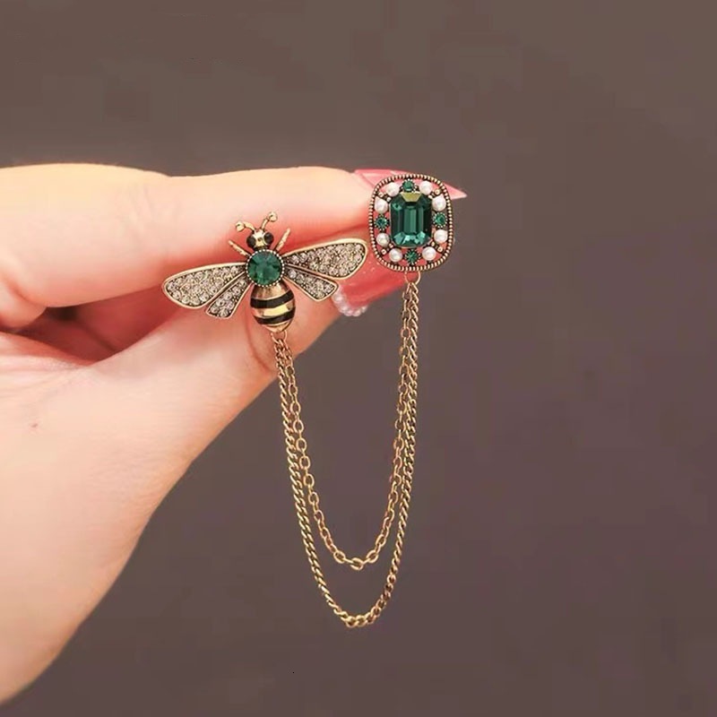 Luxury Brand Designer Jewelry Little Bee Tassel Brooch Vintage Personality Chain Emerald Gemstone Brooch Lapel Pin Suit Jacket Pin Accessory