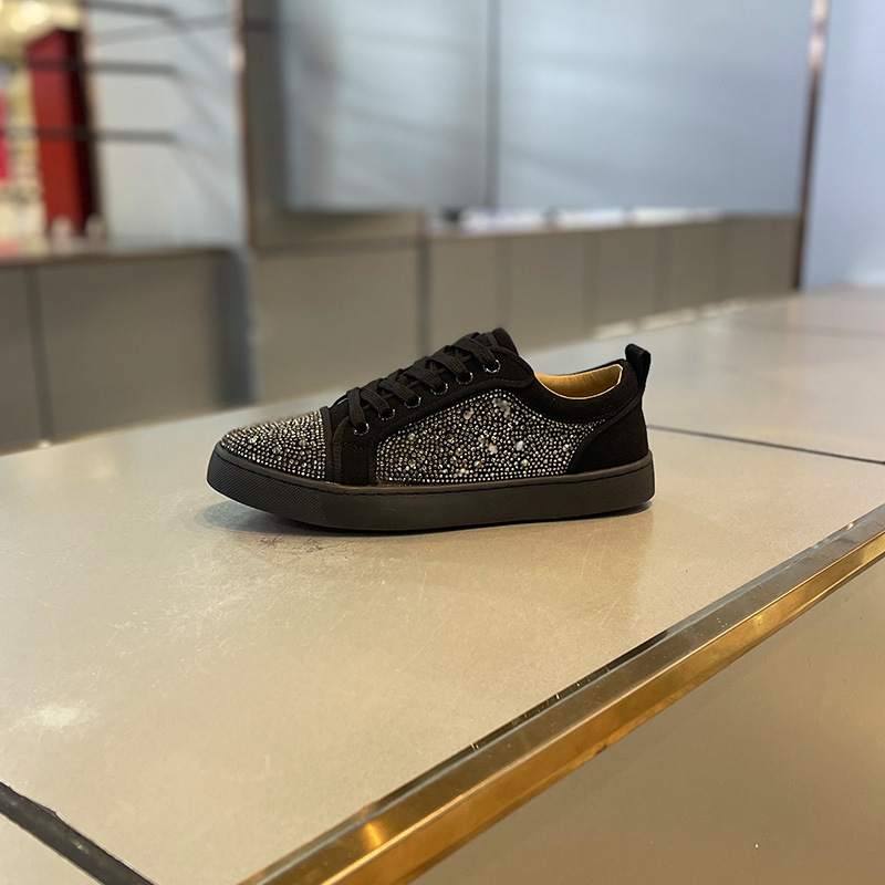 2026 Pre-Autumn New Low-Top Diamond-Encrusted Simple Lightweight Board Shoes Soft Sole Versatile Korean Street Retro Fashion Shoes