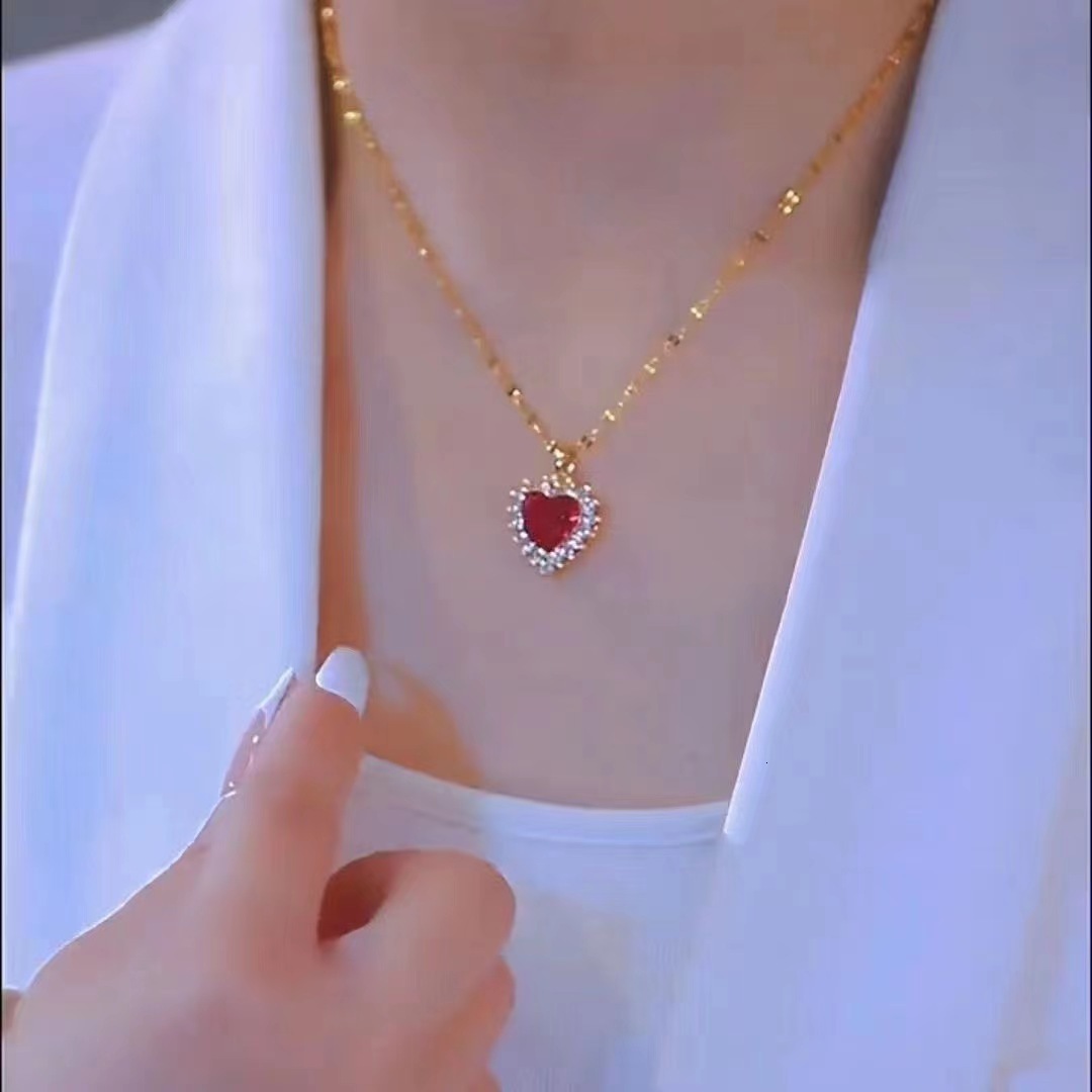Luxury Brand Designer Jewelry Ruby Heart Necklace For Women, High-End Versatile Fashion Micro-Paved Pendant, Tiktok Internet Celebrity Live Streaming 