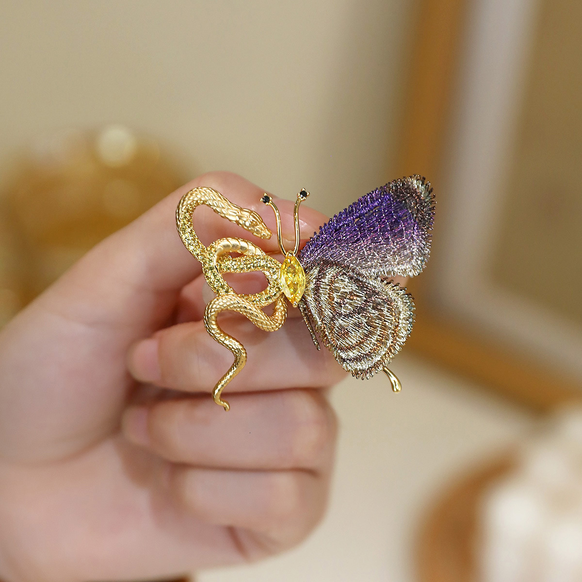 Unique Brooch Vintage Pin Exotic Snake And Butterfly Brooch High-End Elegant Light Luxury High-Grade Sense Of Design Exquisite Pin Accessories