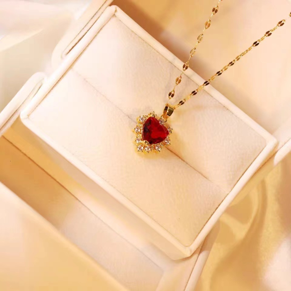 Luxury Brand Designer Jewelry Ruby Heart Necklace For Women, High-End Versatile Fashion Micro-Paved Pendant, Tiktok Internet Celebrity Live Streaming 