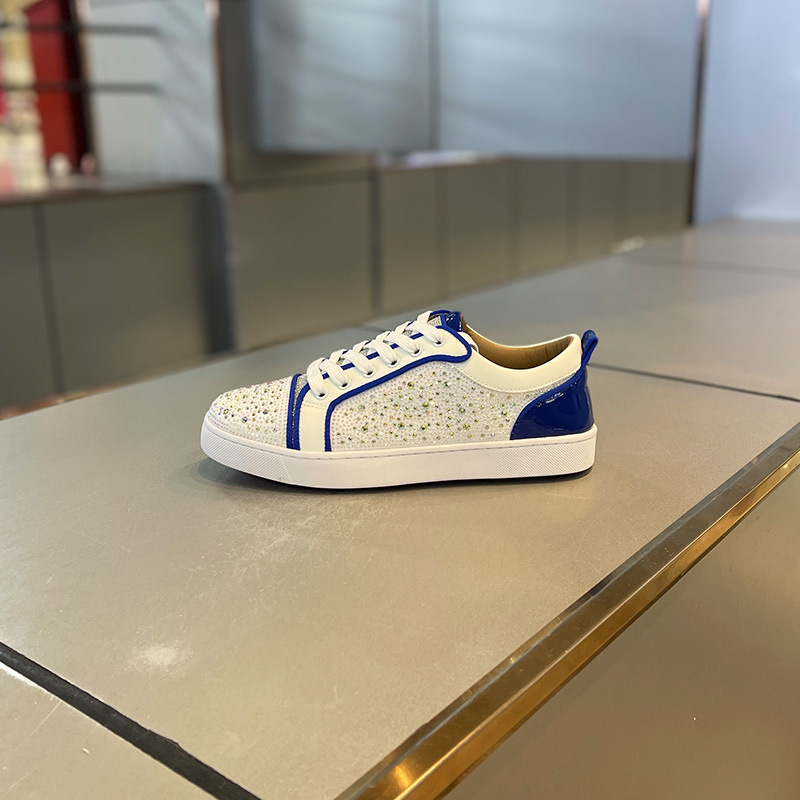 2026 Pre-Autumn New Low-Top Diamond-Encrusted Simple Lightweight Board Shoes Soft Sole Versatile Korean Street Retro Fashion Shoes