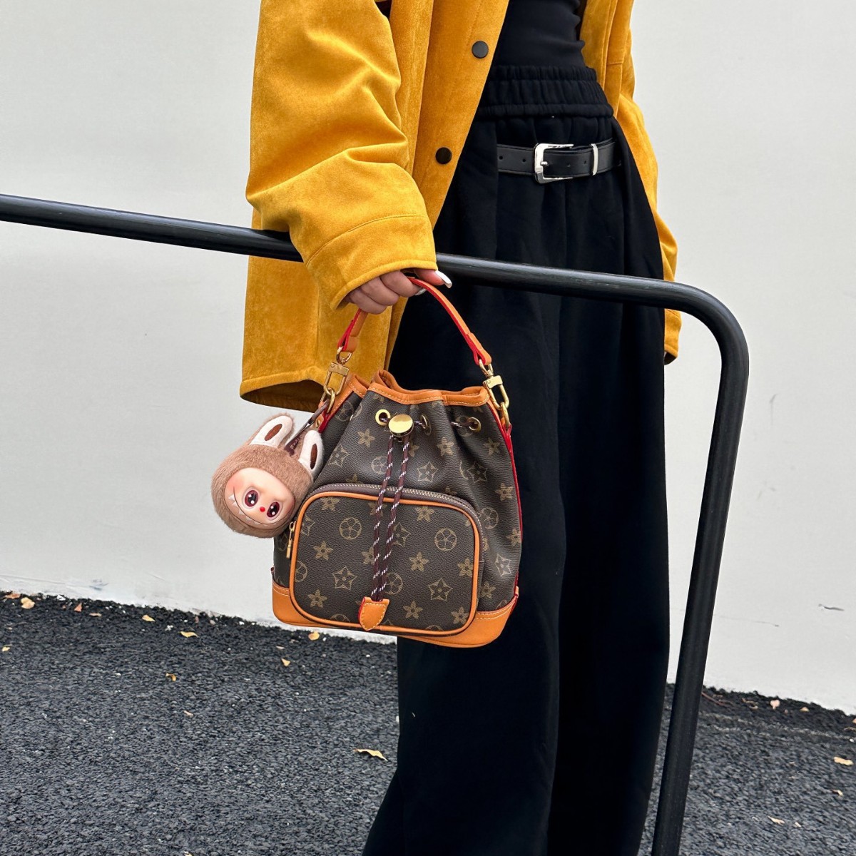 Hot Sale 2026s Spring New Design Ladies Fashion Printed Bucket Bag Premium Light Luxury Versatile Large Capacity Tote Bag Trendy Street Shoulder Bag C