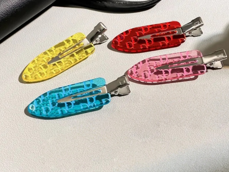 fashion Acrylic Pretty D Letter Hair Clips Set of 2 hairpin Metal Collection Hair Accessories Multicolor Cute Barrettes for Gift Party