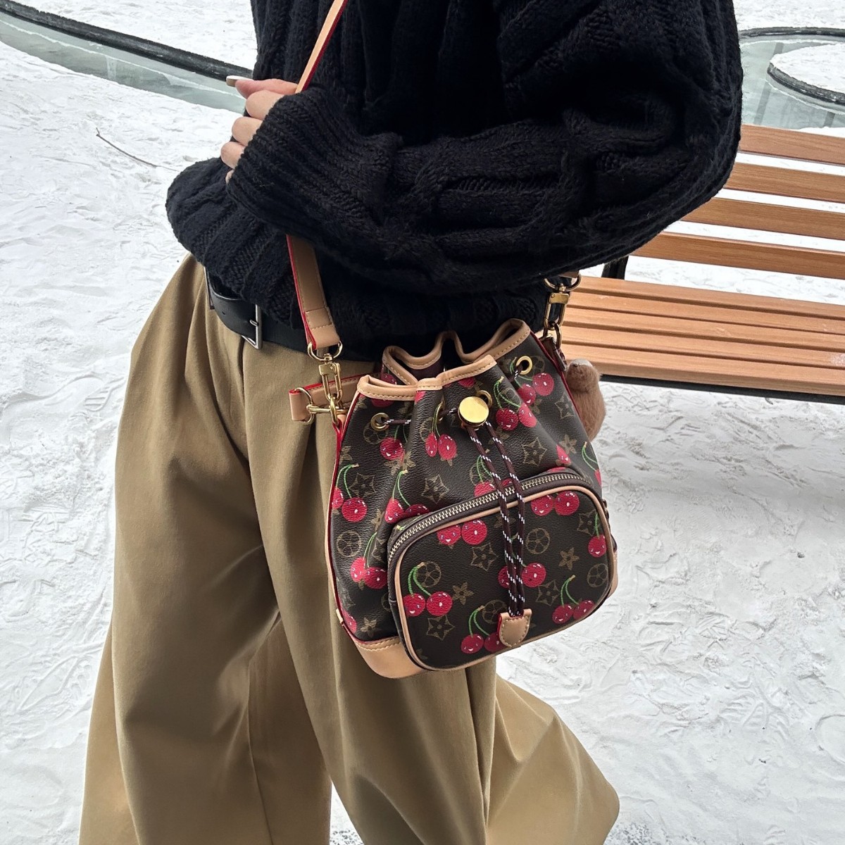 Hot Sale 2026s Spring New Design Ladies Fashion Printed Bucket Bag Premium Light Luxury Versatile Large Capacity Tote Bag Trendy Street Shoulder Bag C