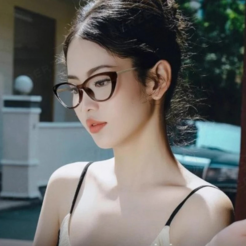 Light-sensitive color-changing cat eye style retro trendy non-face slimming flat light glasses high-end myopia glasses 6105 260106