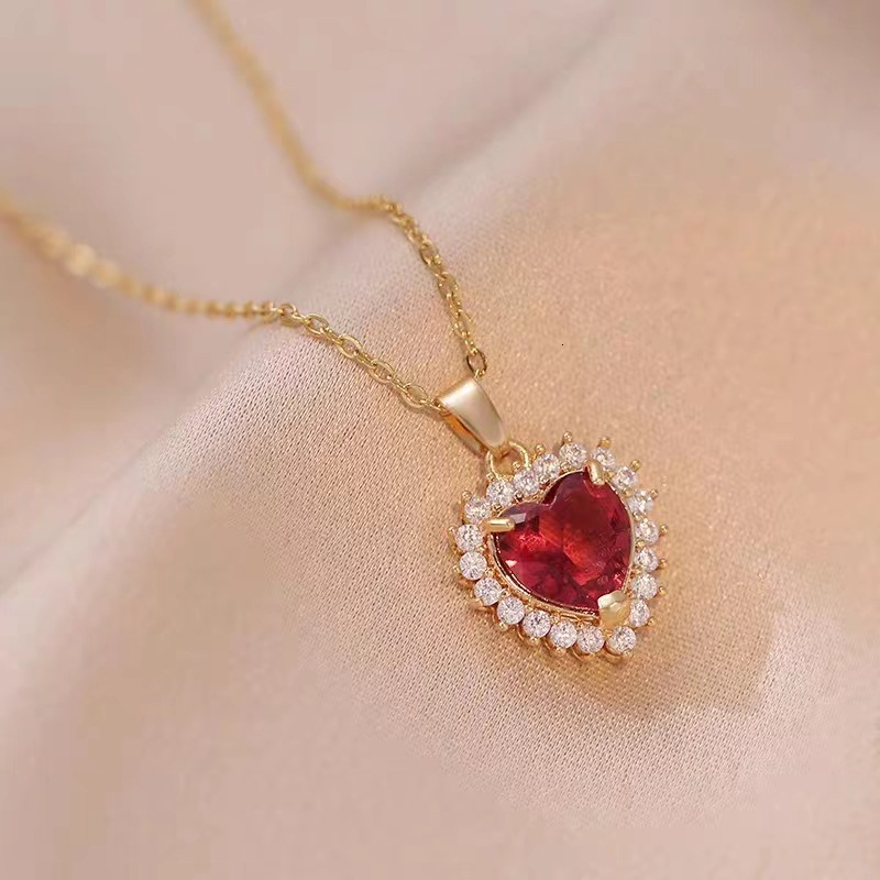 Luxury Brand Designer Jewelry Ruby Heart Necklace For Women, High-End Versatile Fashion Micro-Paved Pendant, Tiktok Internet Celebrity Live Streaming 