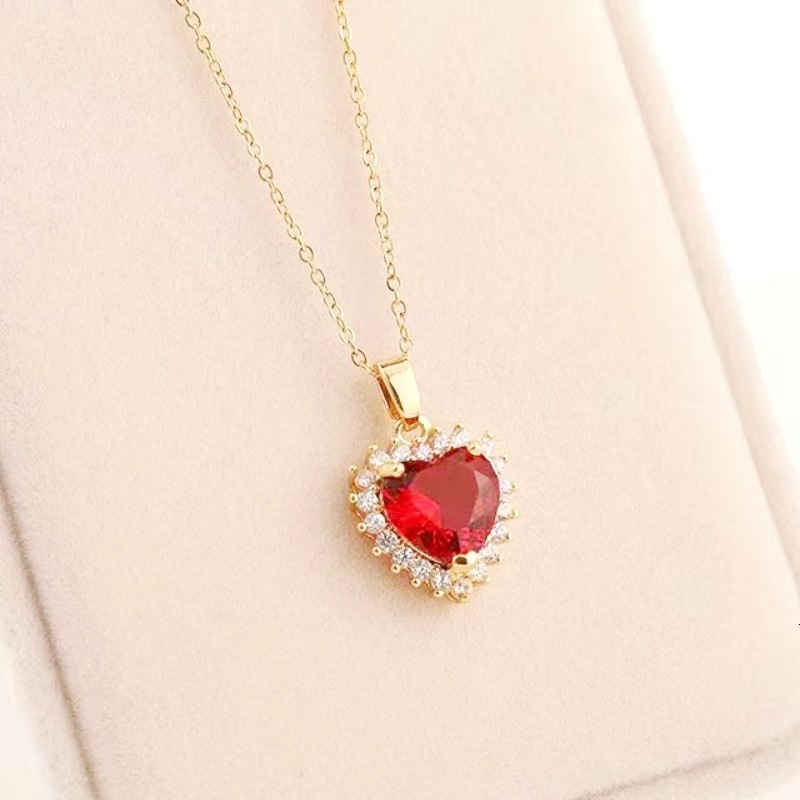 Luxury Brand Designer Jewelry Ruby Heart Necklace For Women, High-End Versatile Fashion Micro-Paved Pendant, Tiktok Internet Celebrity Live Streaming 