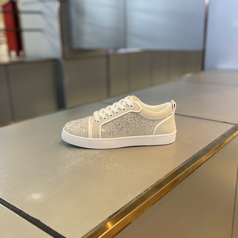 2026 Pre-Autumn New Low-Top Diamond-Encrusted Simple Lightweight Board Shoes Soft Sole Versatile Korean Street Retro Fashion Shoes