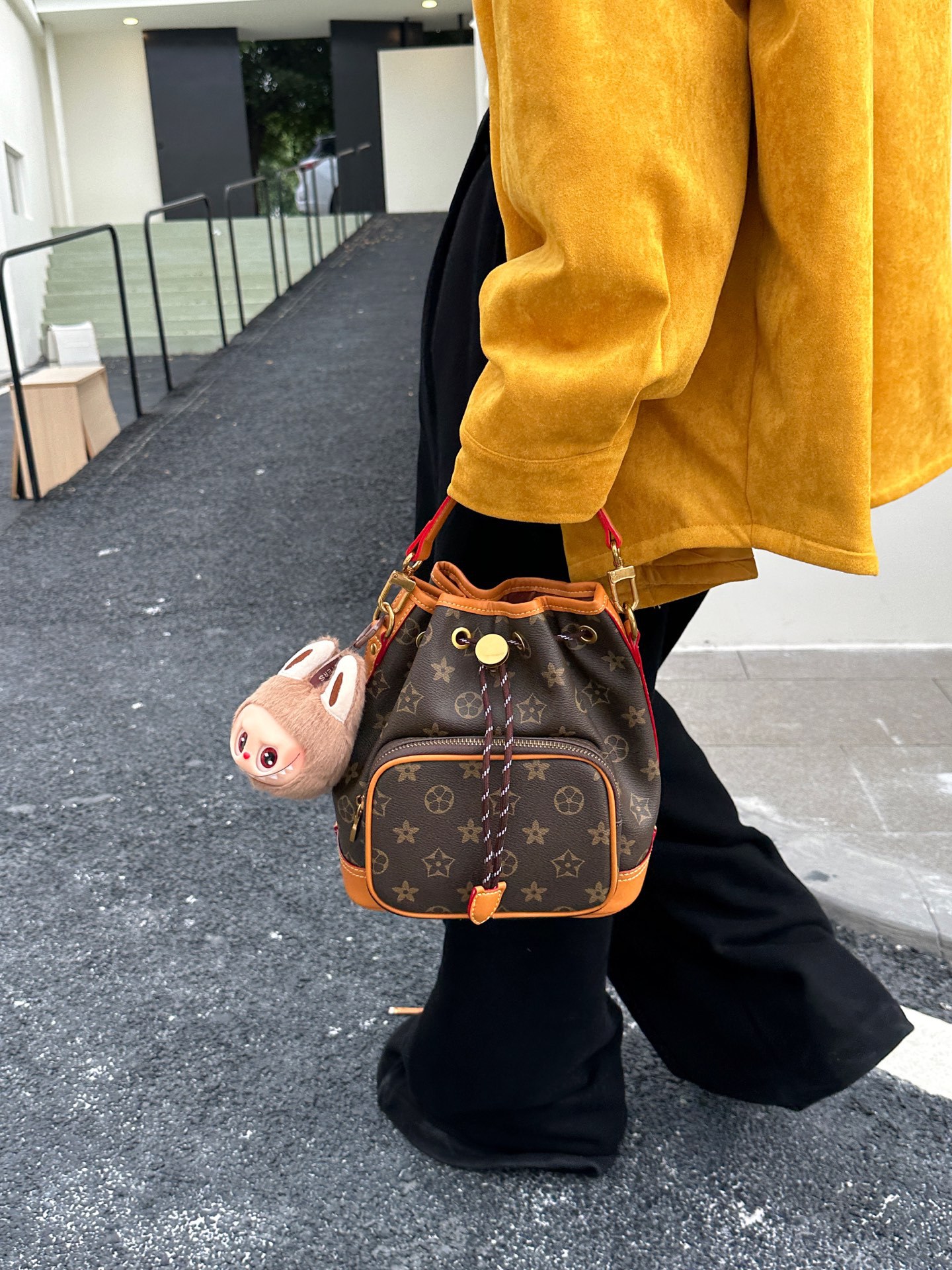 Hot Sale 2026s Spring New Design Ladies Fashion Printed Bucket Bag Premium Light Luxury Versatile Large Capacity Tote Bag Trendy Street Shoulder Bag C