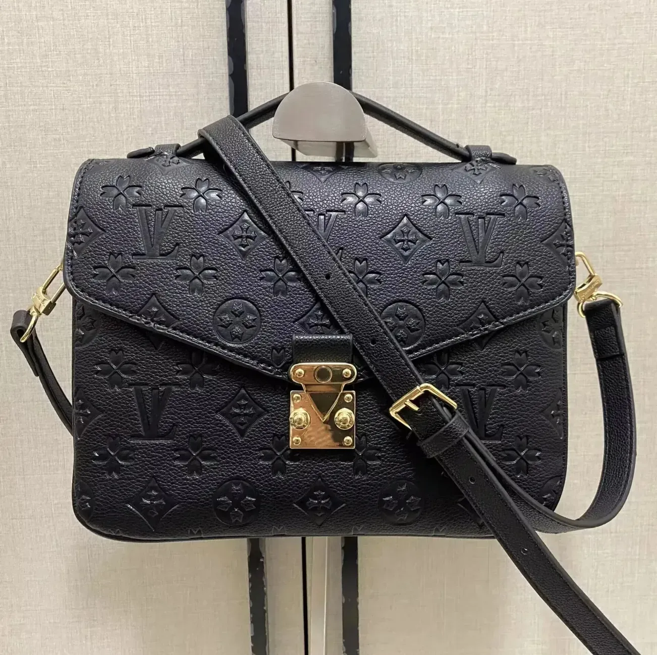 Hot Women Luxurys Designers Crossbody Enbossed Flower Handbag Shoulder Bags Fashion Composite Lady Clutch Tote Bag shopping Female Coin Purse Wallet A6688