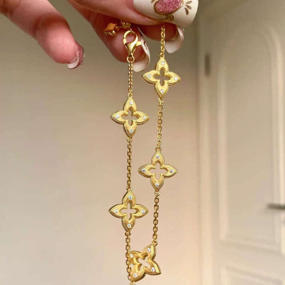 Charms Hollow Clover gold bracelet men Women Rhinestones Vintage French Style Plated Four-Leaf Flower diamond jewelry with Tassels