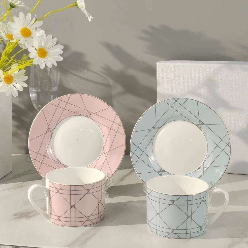 Ceramic Bone China Coffee Mugs and Saucers European Style Drinking Utensils Set for Home Kitchen Office Afternoon Tea Dinnerware Luxury Tableware Gift
