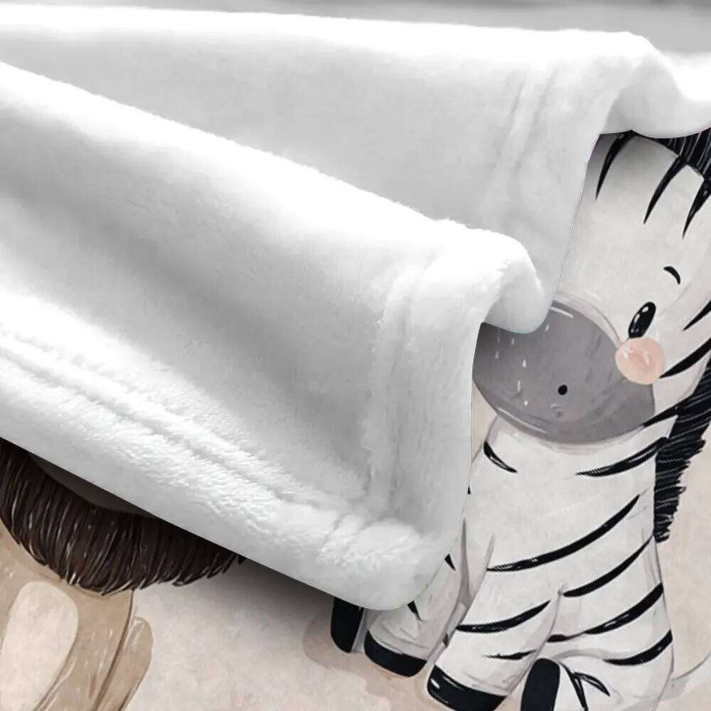 "Adorable Safari Animals Blanket, Soft Fleece with Giraffe, Elephant, Lion and Zebra for Kids Room Decor" XJ260112