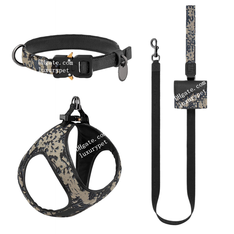 Designer esigner Dog Harness Leash with Dog Bag Holder Luxury Jacquard Dog Collar with Metal Charm Step-in Dog Harness with Leather Accents Signature Design B333