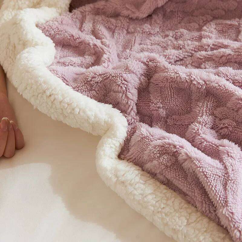 Plush Wool Blanket Coral Fleece Soft Double-sided Bedding Suitable for Offices and Camps Autumn Winter Office Blankets XJ260112