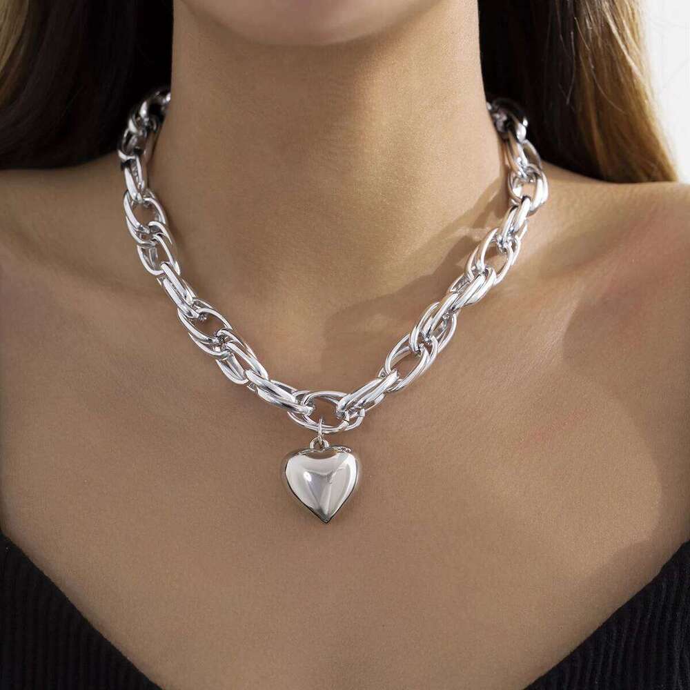Hip Hop Thick Cross Chain With Heart Pendant for Women Chunky Short Choker Necklace Collar 2022 Fashion Jewelry on Neck H260112