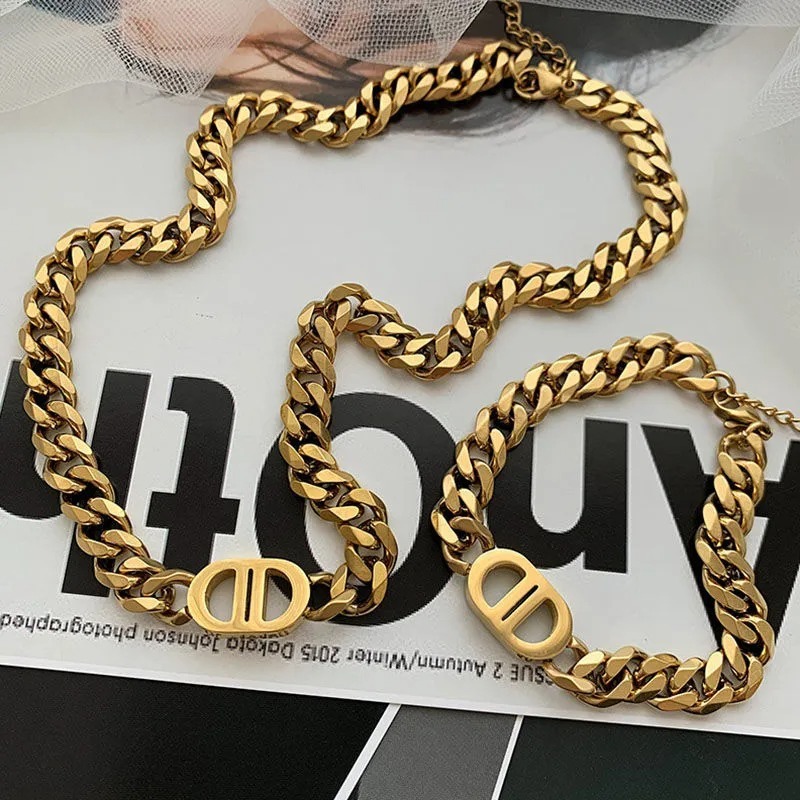 Unisex bracelet And INS Internet Celebrity Gold Thick Chain Letter Double D Titanium Steel Necklace For Women Hip Hop Pig Nose Collarbone Chain Versat