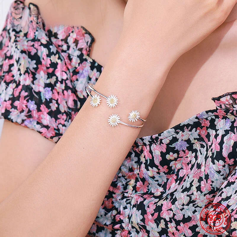 Jewellery Bracelet Designer Fine Jewellery High Quality Textured 925 Sterling Silver Daisy Adjustable Open Cuff for Daily Wear and Special Occasion Gi