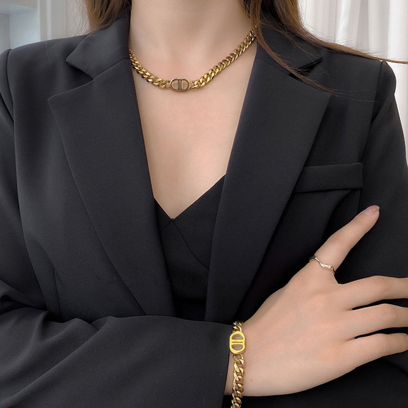 Unisex bracelet And INS Internet Celebrity Gold Thick Chain Letter Double D Titanium Steel Necklace For Women Hip Hop Pig Nose Collarbone Chain Versat