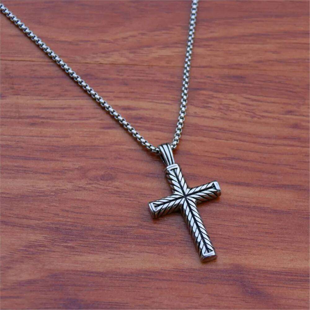 Twisted Pattern Cross Pendant Necklace Retro Simple Stainless Steel Chain Silver Color Hip Hop Jewelry Gifts For Women Men H260112