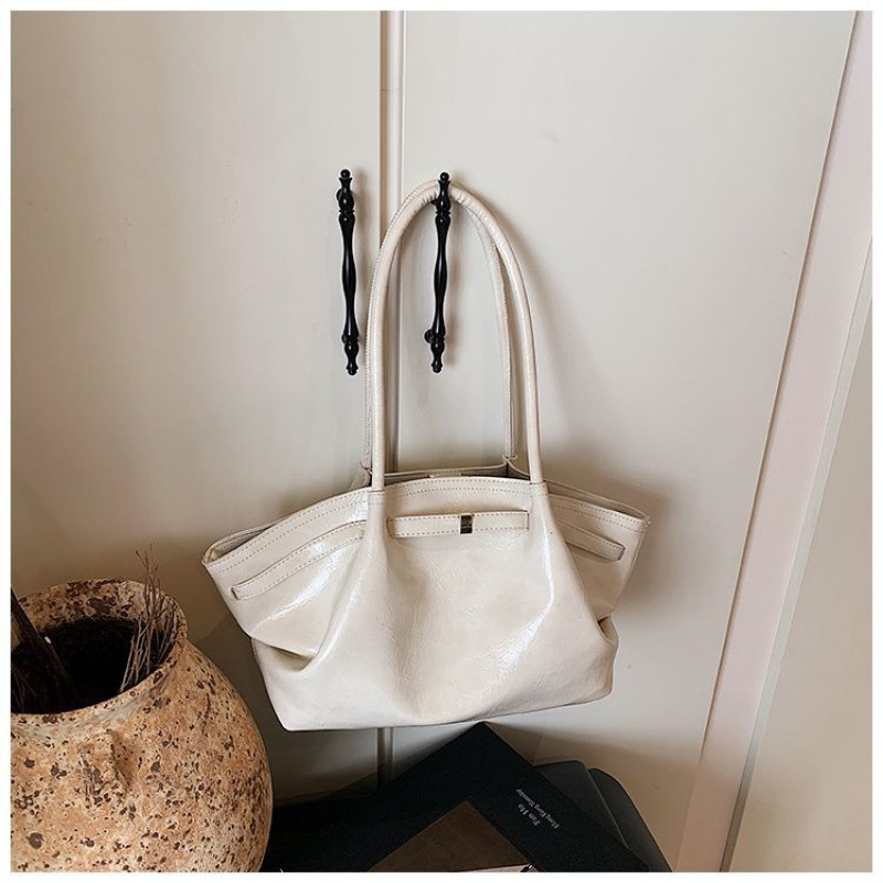 2026 new style high-quality large-capacity armpit bag fashionable commuting handbag pleated versatile single-shoulder tote bag for women