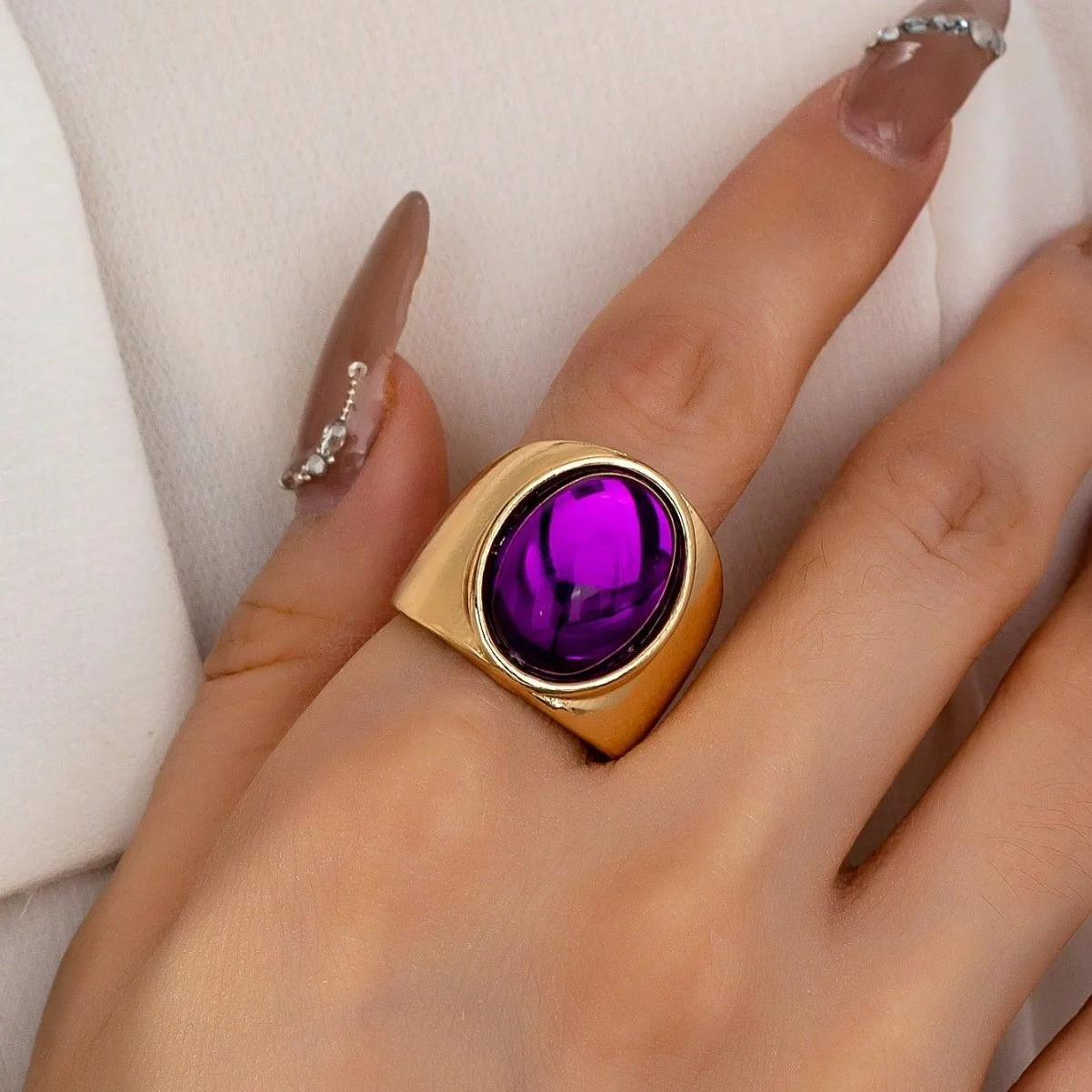 Purple Gemstone Statement Ring for Women Gold Tone Oversized Oval Ring Old Money Fashion Jewelry Gift 260107