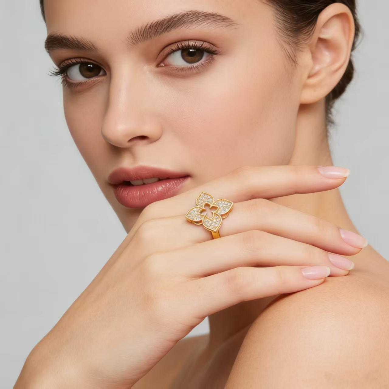 Necklace Minimalist Fresh Hollow Full Diamond Lucky Clover Necklace Jewelry Three-Piece Set Gold-Plated Earrings Ring 33 1B