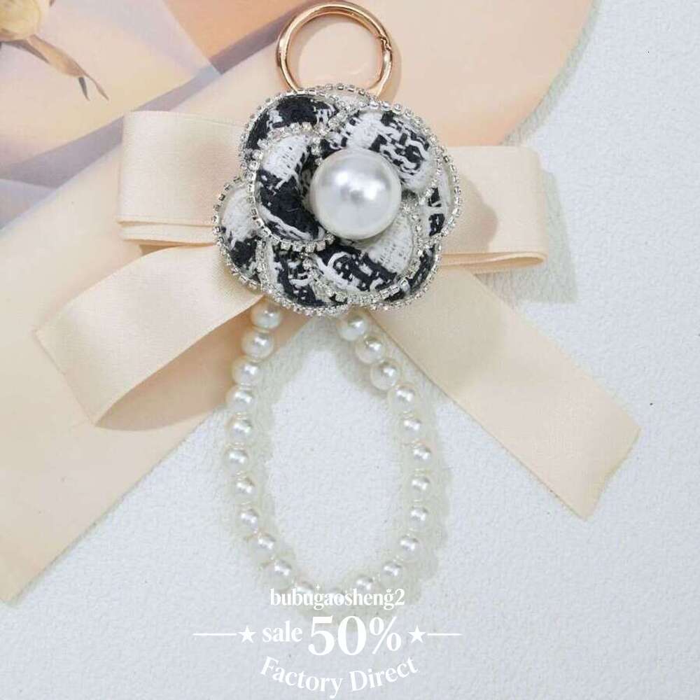 Women's Key chain New Style Diamond Pearl String Exquisite Car Keychain Creative Bag Pendant Small Gift metal keyring Free Shipping