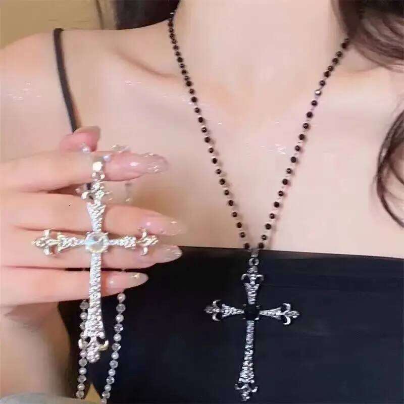 2025 Women Rhinestone Cross Pendant Necklace Y2K Hip Hop Street Creative Vintage Choker Punk Fashion Daily Jewelry Party Gifts H260112