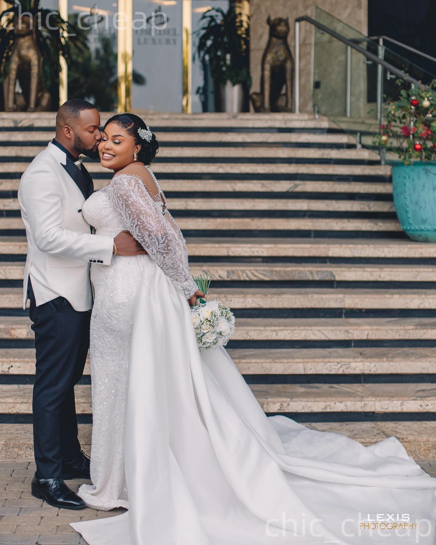 African Aso Ebi 2026 Ivory Mermaid Wedding Dress Beaded Sheer Neck Sequined Lace Vintage Detachable Train Elegant Bridal Gowns Dresses ZJ2271