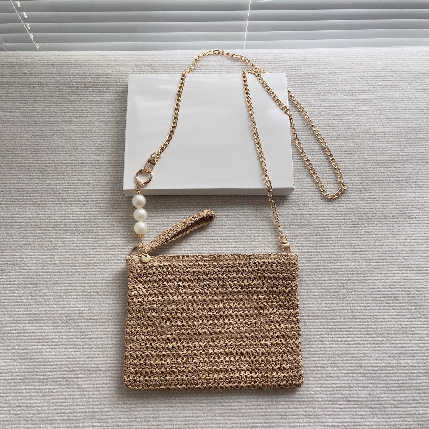 Designer Woman GWP Elegant Pearl Accent Crossbody Bag With Raffia Weave Lady Beach Shoulder Bag With Letter Embroidered Detail