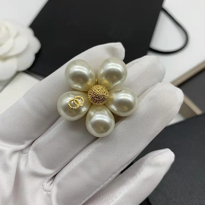 Luxury Womens Colored Gem Brooch Designer Jewelry Brand Letter Flower Brooches 18K Gold Plated Brooch Pearl Pin Marry Wedding Party Gift Accessories