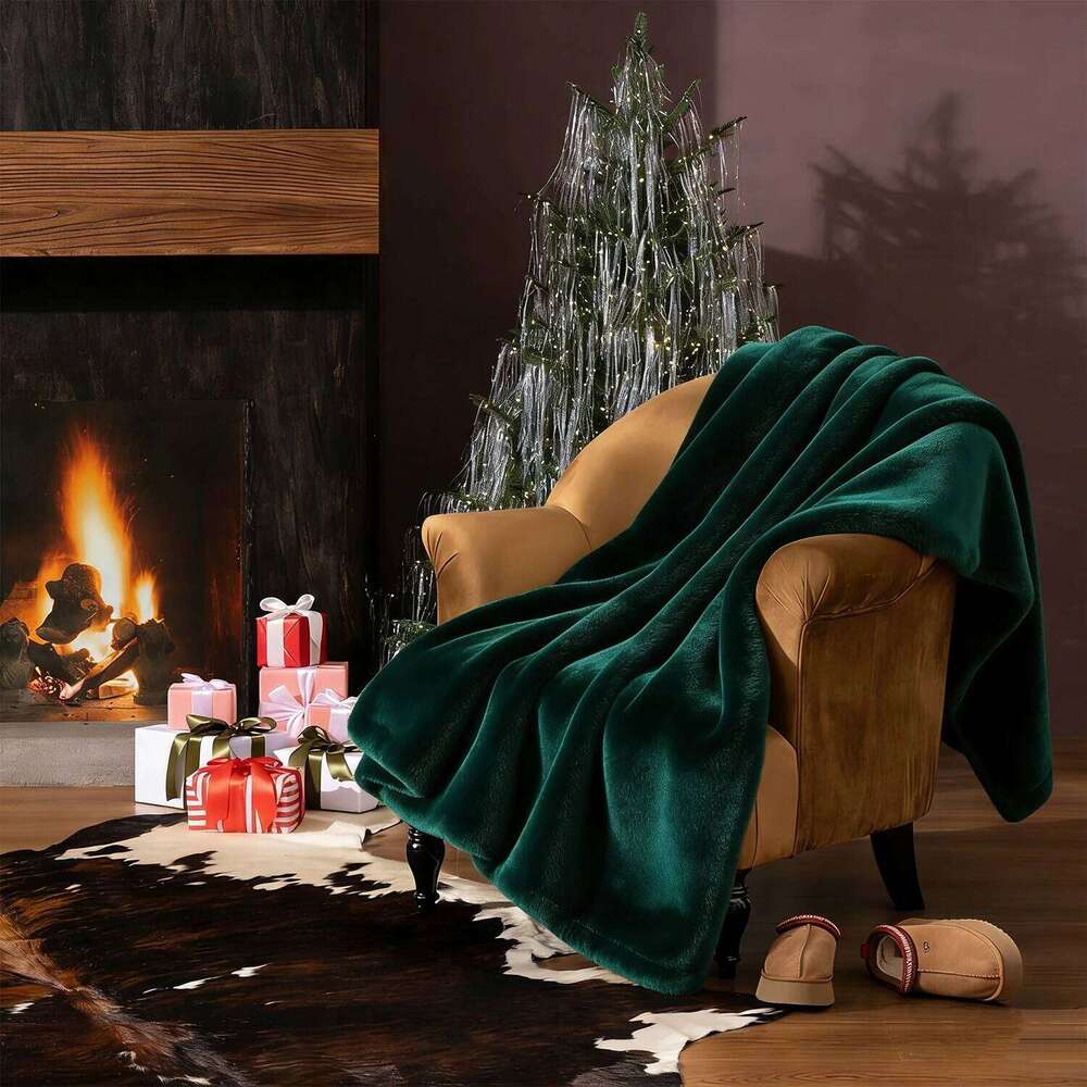 Euphoria Plush Faux Fur Blanket, Warm Fluffy Throw for Couch or Bed, Luxury Bedroom Decor, Machine washable, Green XJ260112