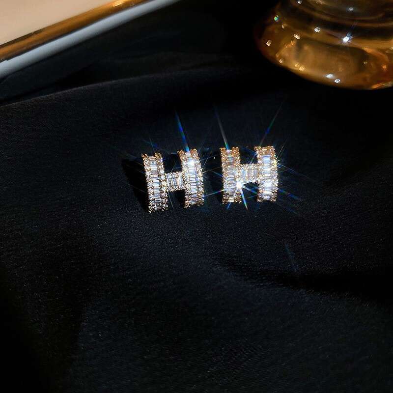 Jewelry Necklace Luxury inspired Collarbone Chain Designer Necklace Genuine Gold-Plated Zirconia Letter Pendant Premium Gift for Your Beloved