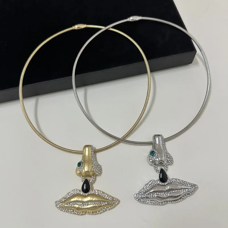 European American Vintage Exaggerated Rhinestone Nose Lips Pendant Necklace Magnetic Open Collar Light Fashion Necklaces 260107