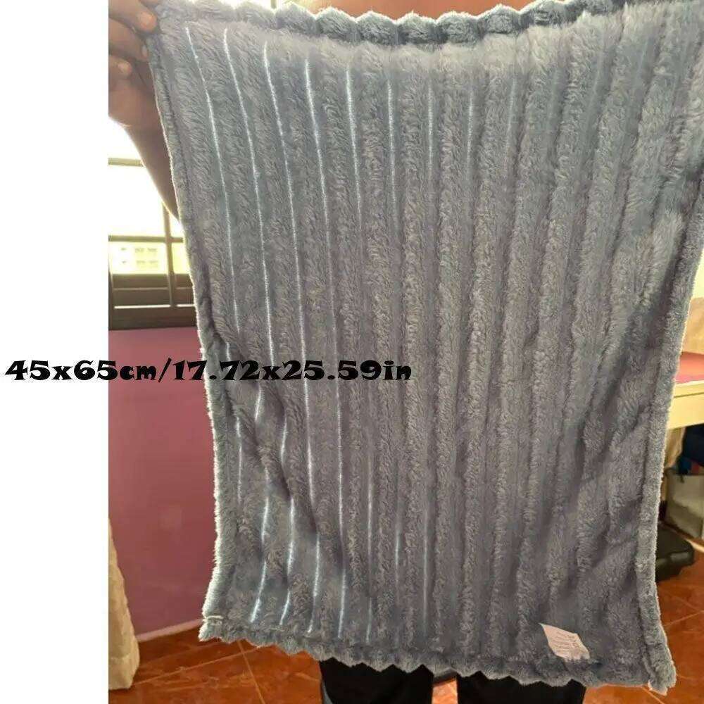 New Double Sided Blanket Skin-Friendly Warm Conditioning Quilt Breathable Solid Color Striped Blankets XJ260112