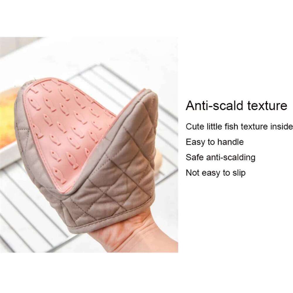 Kitchen Gadgets Fish Design Silicone Pot Holder Anti Scald Gripper Multi-purpose Oven Glove Alternative Hot Dish Mat For Dining Room Table Home Goods 