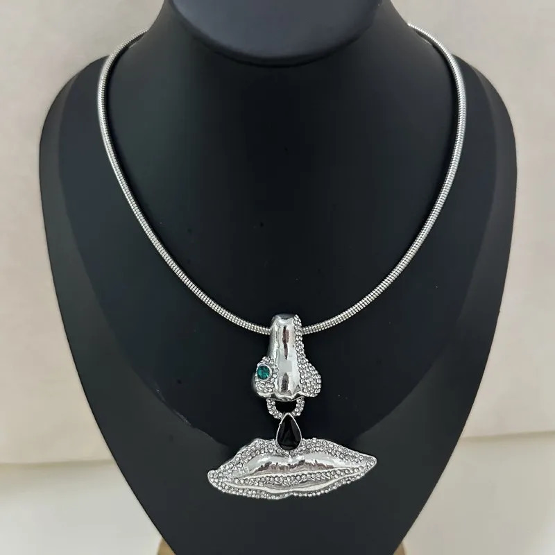 European American Vintage Exaggerated Rhinestone Nose Lips Pendant Necklace Magnetic Open Collar Light Fashion Necklaces 260107