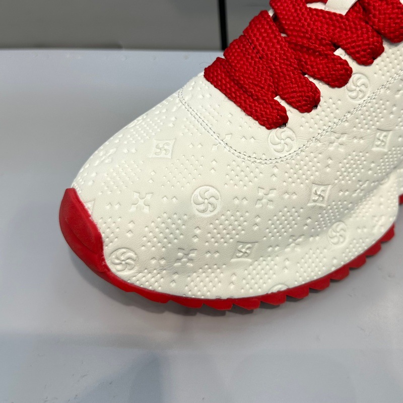 Fashionable and versatile soft sole comfortable men's casual shoes 2026 new design embossed light luxury lightweight sports shoes size 39-44