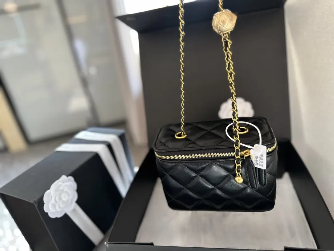 Designer Vanity Bag with Mirror designer bag Cosmetic Bags with Chain Strap Crossbody Bag High Quality Leather Bag Womens Makeup bag Small Handbag