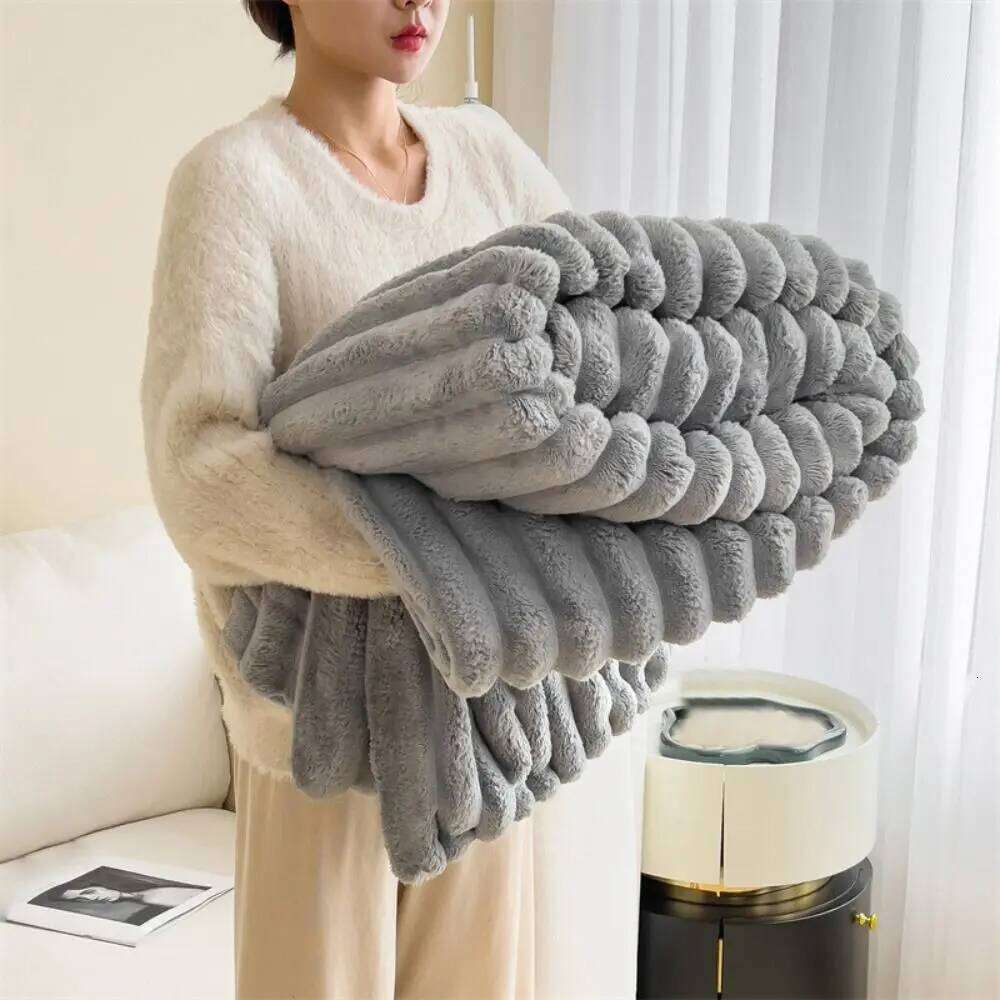 New Double Sided Warm Breathable Throw Blanket Solid Color Ultra Soft Striped Blankets XJ260112