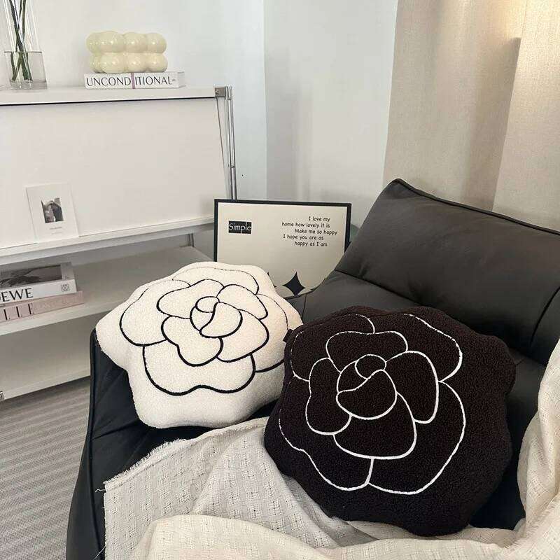 Household Decorative Cushion Elegant Camellia Pattern Soft Velvet Pillow Cover for Living Room Sofa Bedroom Accent Chair Dining Area Bedding Accessory