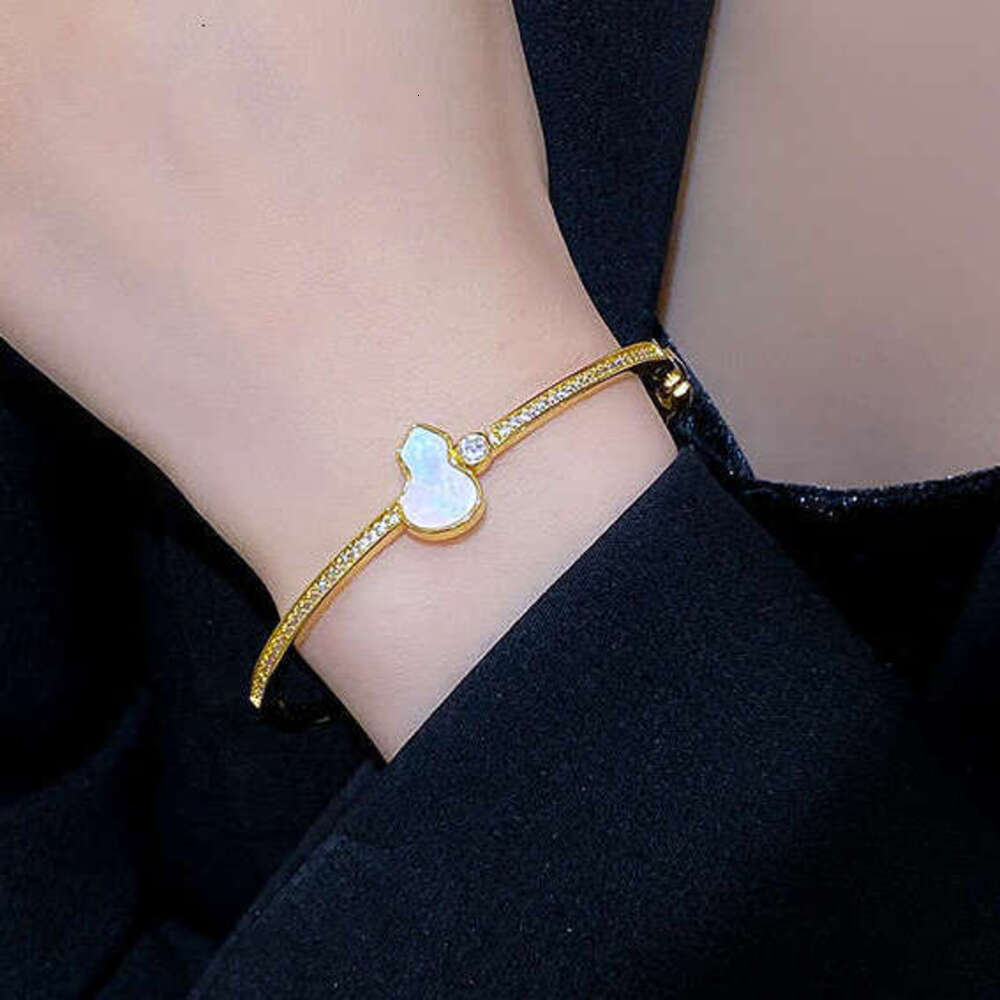 Crystal Bangle Shiny Zircon Snake Head crystal Link bracelet Open Cuff Bangle Fashion Animal Jewelry for Women Party Accessory