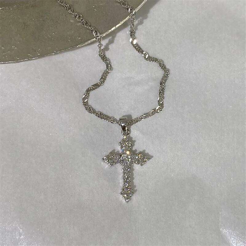 New Fashionable Unique Design Elegant Exquisite Zircon Cross Pendant Necklace For Women High-end Jewelry Birthday Party Gift H260112