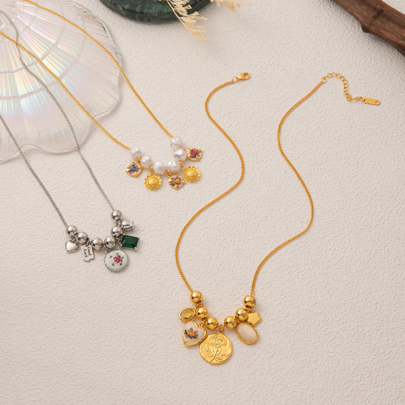 Fashionable selling retro bead pendant pearl heart flower necklace sweater chain lock bone chain 260107