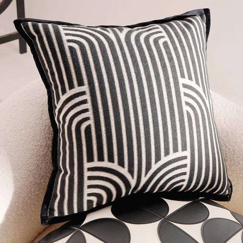 30X50/45X45cm French Retro Throw Pillow Black Luxury Stamping Waist Cushion Cover Decor Home Decorative Pillowcase 2025