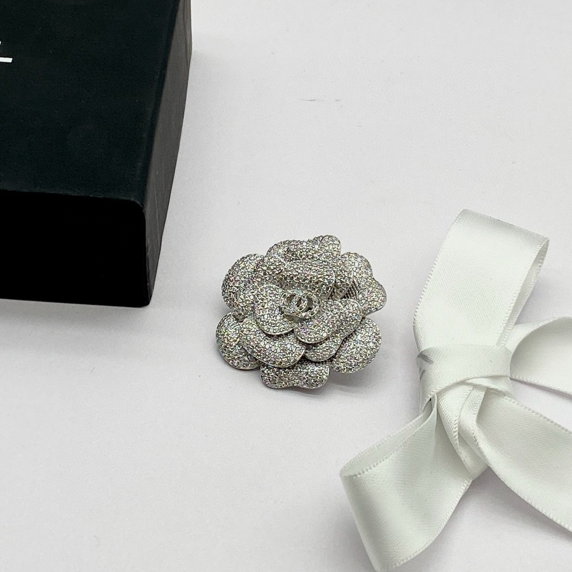 brand letter Classic camellia designer brooches luxury brooch pin fashion personality women party gifts jewelry accessories