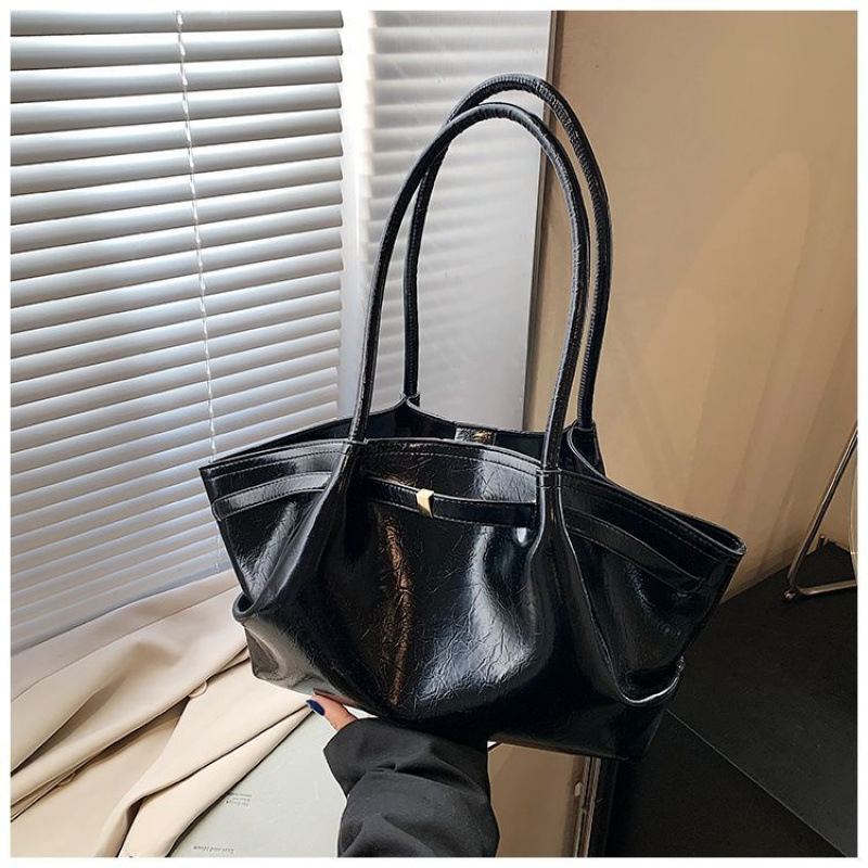 2026 new style high-quality large-capacity armpit bag fashionable commuting handbag pleated versatile single-shoulder tote bag for women